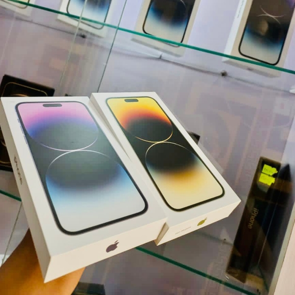 iPhone(s) - Picture 2 of 2